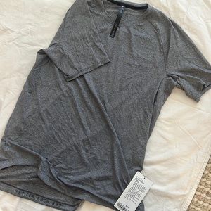 Men’s Lululemon Short Sleeve (NWT)